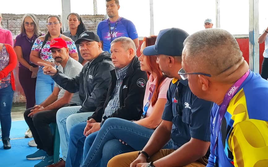 salaprensaCantv's tweet photo. En la reunión de balance, las autoridades informaron el restablecimiento de servicios a más de 300 familias en los sectores señalados, gracias a la articulación con las MTT. Asimismo, se indicó que las labores continuarán en las zonas adyacentes. https://t.co/Pl8hyWbvkV