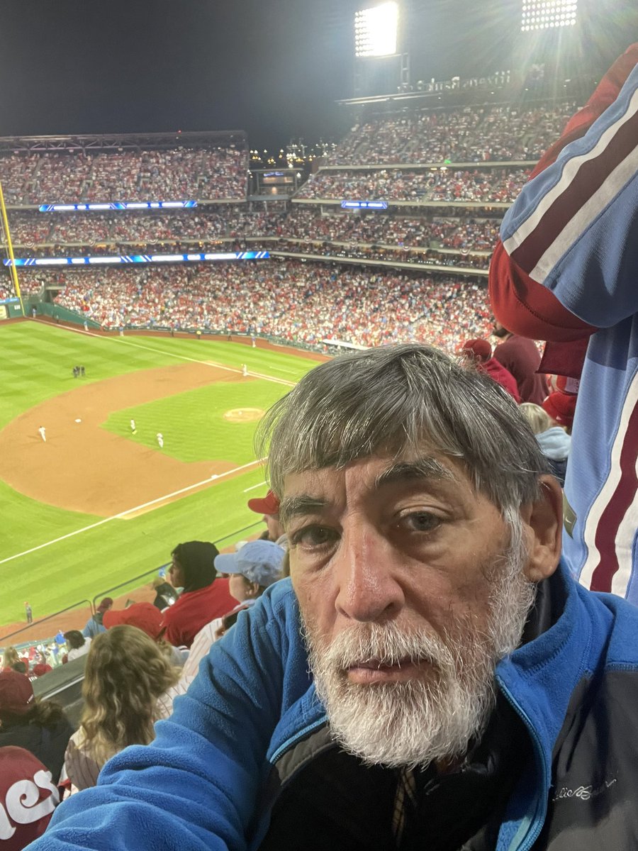 KingcougarMike's tweet photo. @johnnysfgiants I’m here with a lousy seat location & all the MORONS WAVING THOSE FREAKING TOWELS IN MY LINE OF VISION #NickCastellons this years #DanielMurphy https://t.co/ZBfJkYp7JG