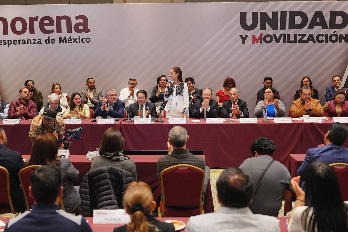 AlvaroBrSierra's tweet photo. Unidad, organización, movilización y suma. Es lo que nos pide nuestra coordinadora nacional de defensa de la transformación, la Dra. @Claudiashein.

Hoy estuvimos con las y los aspirantes a las Coordinaciones Estatales de Defensa de la 4t para refrendarles tal mensaje. https://t.co/sTravfbkeZ