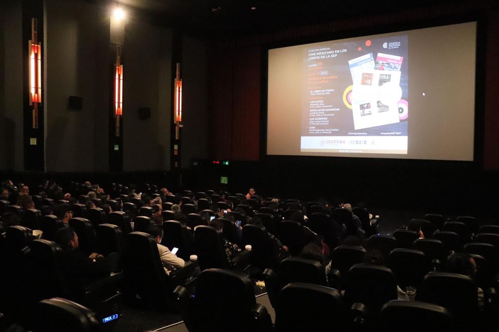 imcine's tweet photo. ¡En la #CinetecaCNA aprendemos de cine, como lo harán las niñas y los niños de México! 💇🙎🤸
Estamos en la función especial 'Cine mexicano en los libros de la SEP' y veremos algunas de las películas que se verán en las aulas de nuestro país. https://t.co/viApu40Ki3