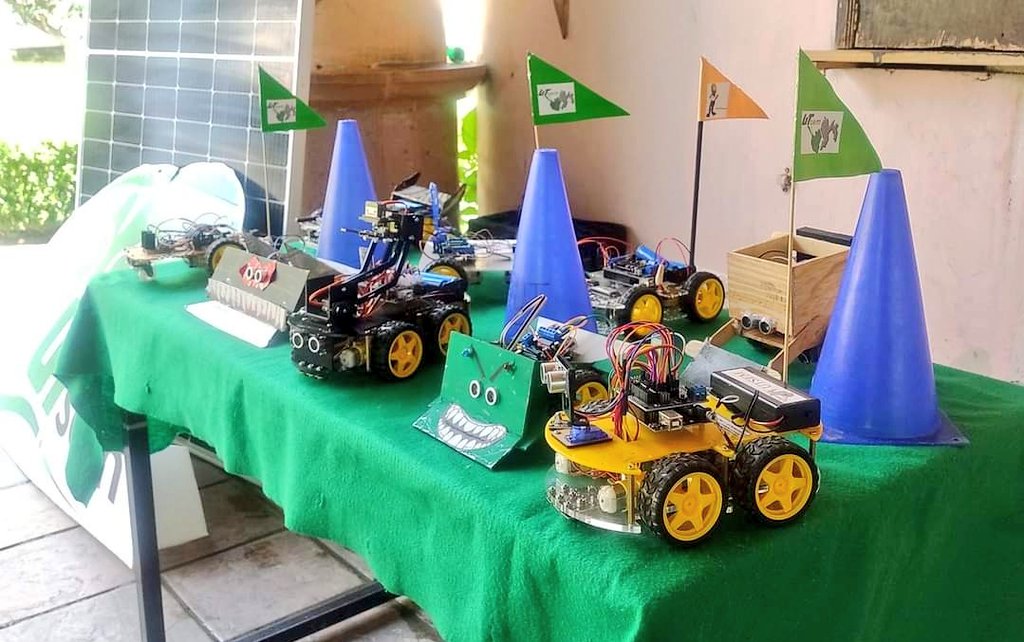 castelan_elida's tweet photo. Iniciamos la semana con la visita a la #UTSEM dónde se inicia con la remodelación de su infraestructura, además de la entrega de Kits para los estudiantes en robótica.Mi compromiso es directo en el tema de la #Educación. @Legismex https://t.co/5QFdLzKqje