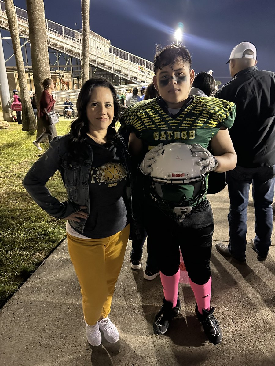 Win or lose, I will always be your biggest cheerleader! 💪🏈📣 <a href="/LuffyMo04003701/">jorge2big</a> <a href="/RafaelCap_/">Rafael Capetillo ✞</a> <a href="/resaca_gators/">Resaca Middle School</a>