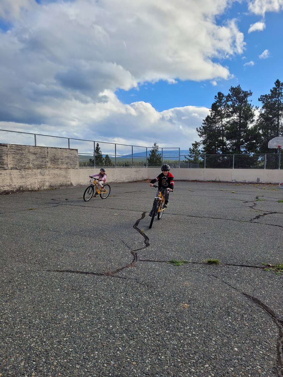 Kim62505671's tweet photo. Fortuitous that @GoByBikeBC week and #TakeMeOutsideDay week are happening concurrently! Enjoyed the warm fall weather and some cycling this afternoon for Physical Education. @SD27_CC https://t.co/b6xzzyZpOG