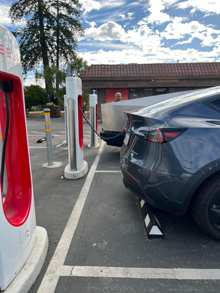 Drive Tesla 🇨🇦 tweet media