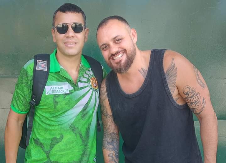 AldSchumacker's tweet photo. Sou fãs do maior carnavalesco @leandrovieirarj https://t.co/GCNfhVe1DM