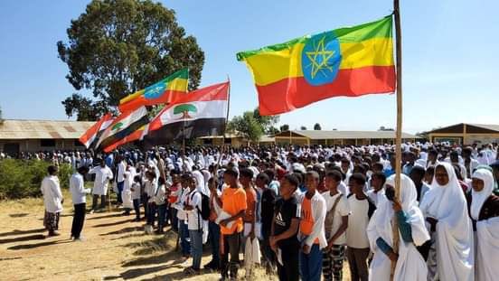 GeeskaNews's tweet photo. The 16th flag commemoration was celebrated today in jinacsani district, east of Hararghe
  October 5/2016 (WKAC) The 16th Flag Day was celebrated today in the Cinaaksan district of East Hararghe, with the participation of leaders, civil servants and security agencies at different levels.

  The commemoration of the flag day was attended by the governor of Cinaaksan district, Mr. #Musxafaa #Umar and the governor of jinacsani district, Mr. #Jamaal #Mussaa. "In the path of development and democracy, let's align our country with the middle-income countries in the short term, everyone should promise in front of the flag that the plans will be successful by paying special attention to good governance," he said.

   Raising our flag is a guarantee of unity and nationalism and independence.