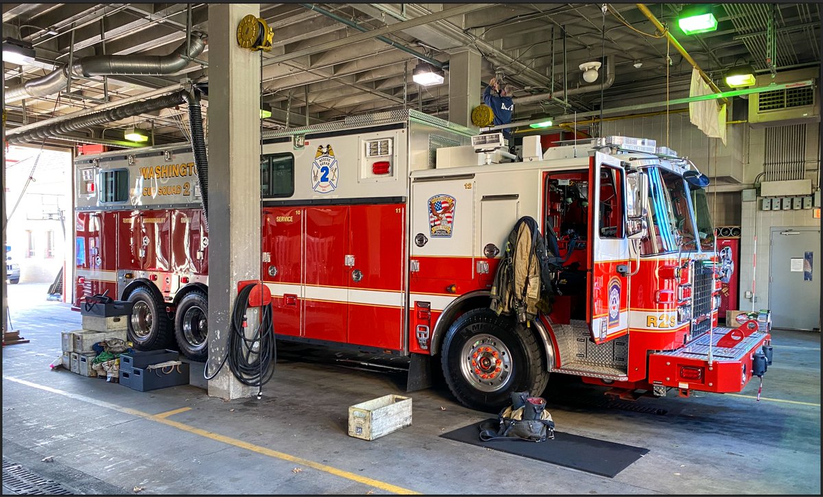 jamesweblabs's tweet image. Washington D.C. Fire Department units on a busy Monday, 10-16-23.  Air Unit 1, Tower 3, RS2, and Engine 4, working along the Georgia Ave corridor. @dcfireems @DCFDRescue3 @FDDCRescue2 #dcfd #dcfire #DC