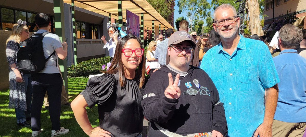 Disneyfan9523's tweet photo. Plus I Saw A Lot Of Disney Legends And Celebrities Like Mark Henn, Josh D Amaro, Bob Iger, Michael Vargo, Chris Buck, Fawn Veerasunthorn, And Jennifer Lee! #Disney100
#DisneyCastLife #LifeAtDisney https://t.co/VwY1BDcPTF