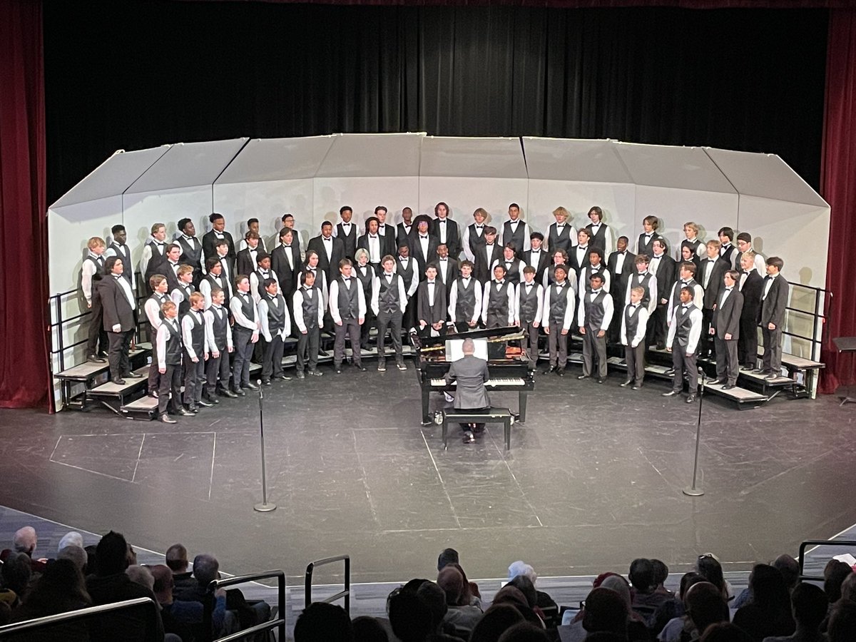 AVHSArts's tweet photo. Fantastic job by all of our choirs at the first concert of the year tonight! https://t.co/wdTuf7X0Ju