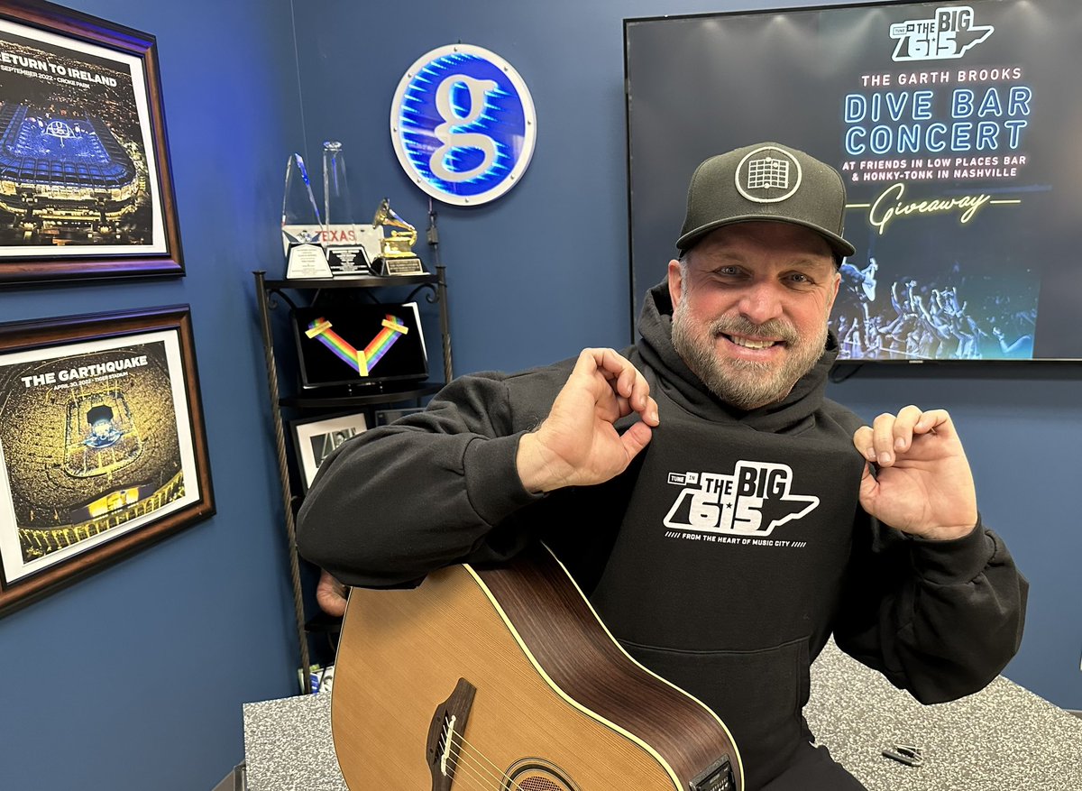 Garth Brooks tweet media