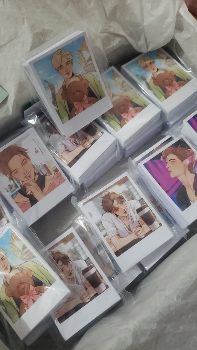 vaantesite's tweet photo. os polaroids de eu escolho o kim chegaram hoje na editora e são as coisas mais lindaaasss 😭 #kimtuplos https://t.co/L0TkVc6wIN