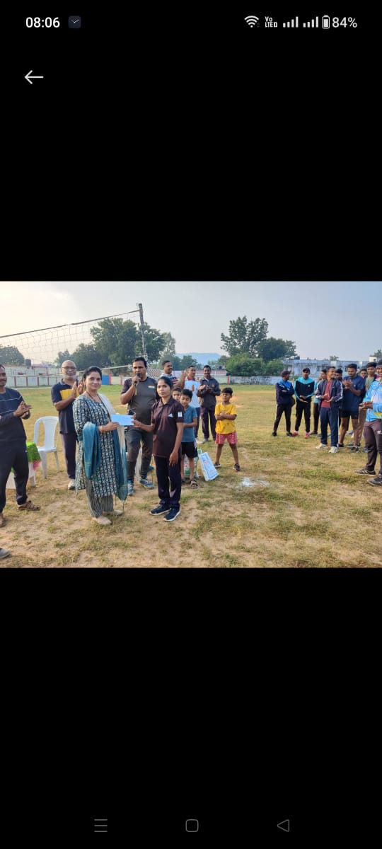 CBCkanker's tweet photo. @DswoKanker kanker Captain ( IN) Sanjay Shukla NM ( Retd)  has given motivation speech and prize to 1600 MTR race for boys and 800 MTR for girls at alberapara kanker  WO SP tripathi WO Arbind Singh Tk jain Perasad  yogesvari uike Esm And praticepent were present @R8WyUdMifCDccE8 https://t.co/bqKBPTdC4I