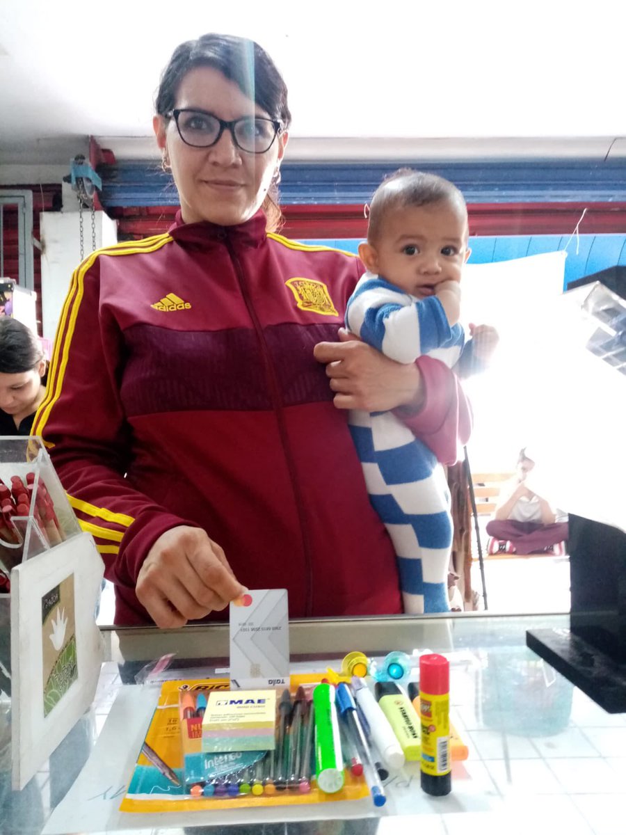 JaviRMendoza's tweet photo. En el @GuadalajaraGob estamos generando derrama económica directa para las papelerías de barrio con el intercambio de materiales escolares del programa #DeBuenasalaEscuela
Una política pública de @PabloLemusN en beneficio de la gente ☑️ https://t.co/Po3bPR9DGB
