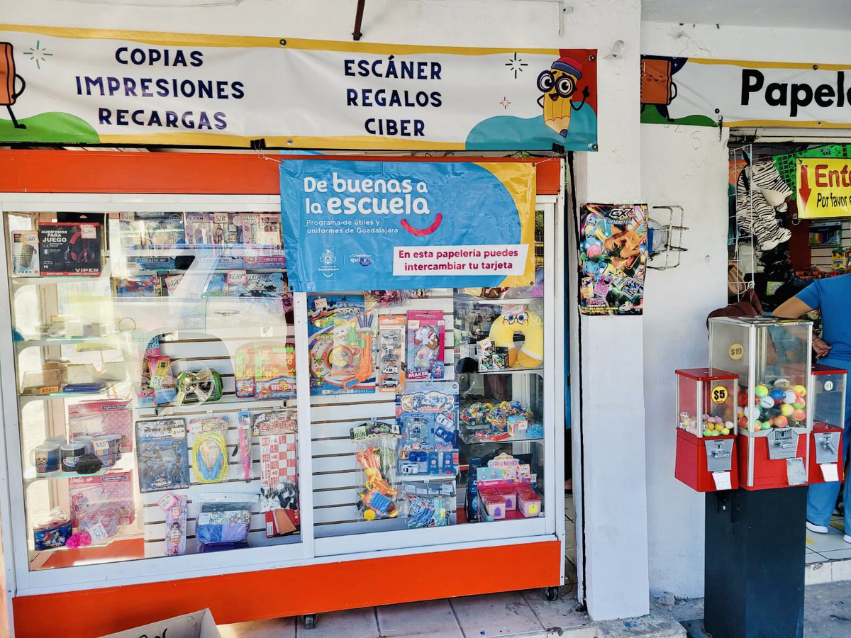 JaviRMendoza's tweet photo. En el @GuadalajaraGob estamos generando derrama económica directa para las papelerías de barrio con el intercambio de materiales escolares del programa #DeBuenasalaEscuela
Una política pública de @PabloLemusN en beneficio de la gente ☑️ https://t.co/Po3bPR9DGB