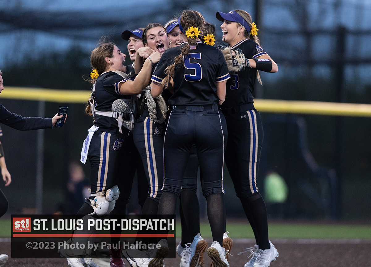 Paul Halfacre (@phalfacre_stl) on Twitter photo That "district title" feeling -
Photos, video and story to come later today on <a href="/STLhssports/">STLhighschoolsports</a> That "district title" feeling -
Photos, video and story to come later today on <a href="/STLhssports/">STLhighschoolsports</a>