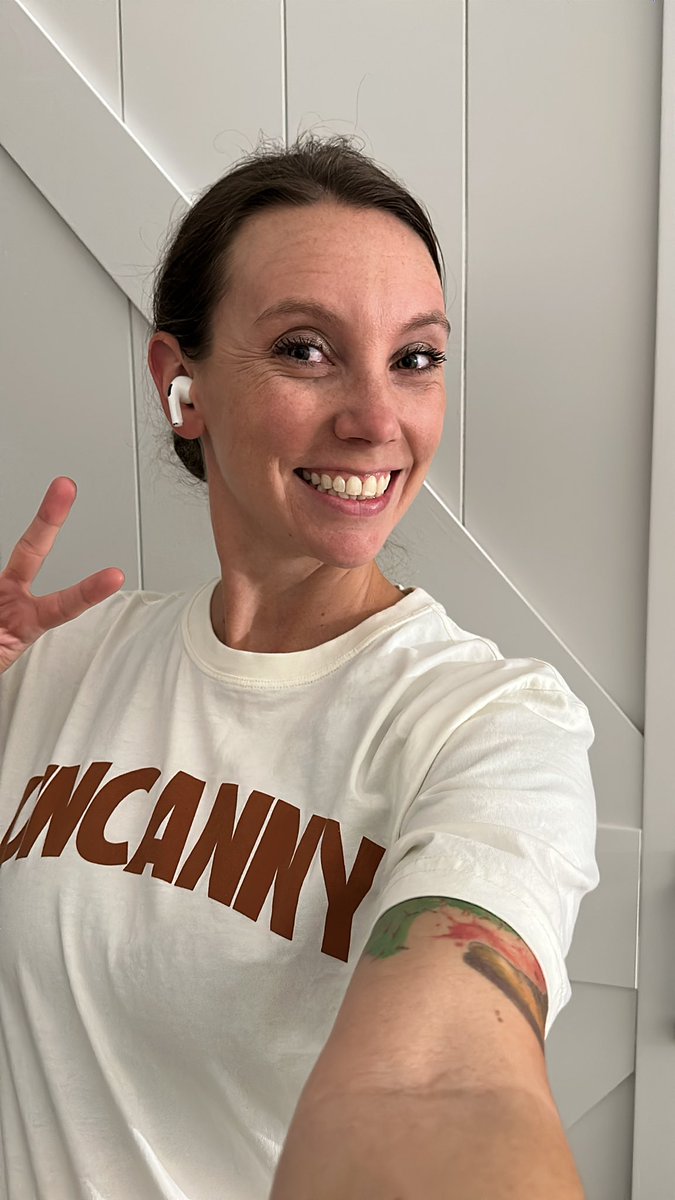 SimplySoapology's tweet photo. @TheUncannyClub Happy Uncanny #ThrowAFit https://t.co/RASG1DMGra