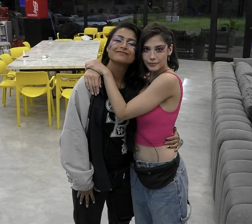 madligu's tweet image. #viviliebers 💛⚽️
#icata 🎮❤️
Todo bien!!!!