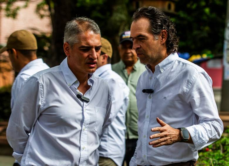 CESARAMEJIA's tweet photo. @FicoGutierrez no está derrochando presupuesto de los ciudadanos en redes, como sí #Upegui.
Paisas, así no vivamos en Medellín, hay que visibilizarlo entrando a su perfil y #Reposteando, lo mismo para @AndresJRendonC para gobernación.
Img: @elcolombiano https://t.co/gf9YP3uKaW