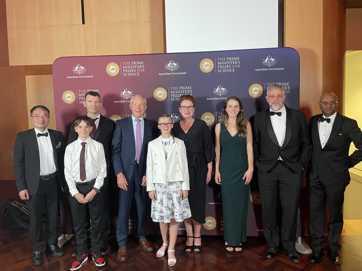 Last night I represented @ThatsScienceTAS at the #PMPrizes for Science at Parliament House. Such inspiring scientists and educators receiving well-deserved awards! Great to hear from Hon @AlboMP and nice surprise to be sat with some of the other @eurekaprizes recipients!