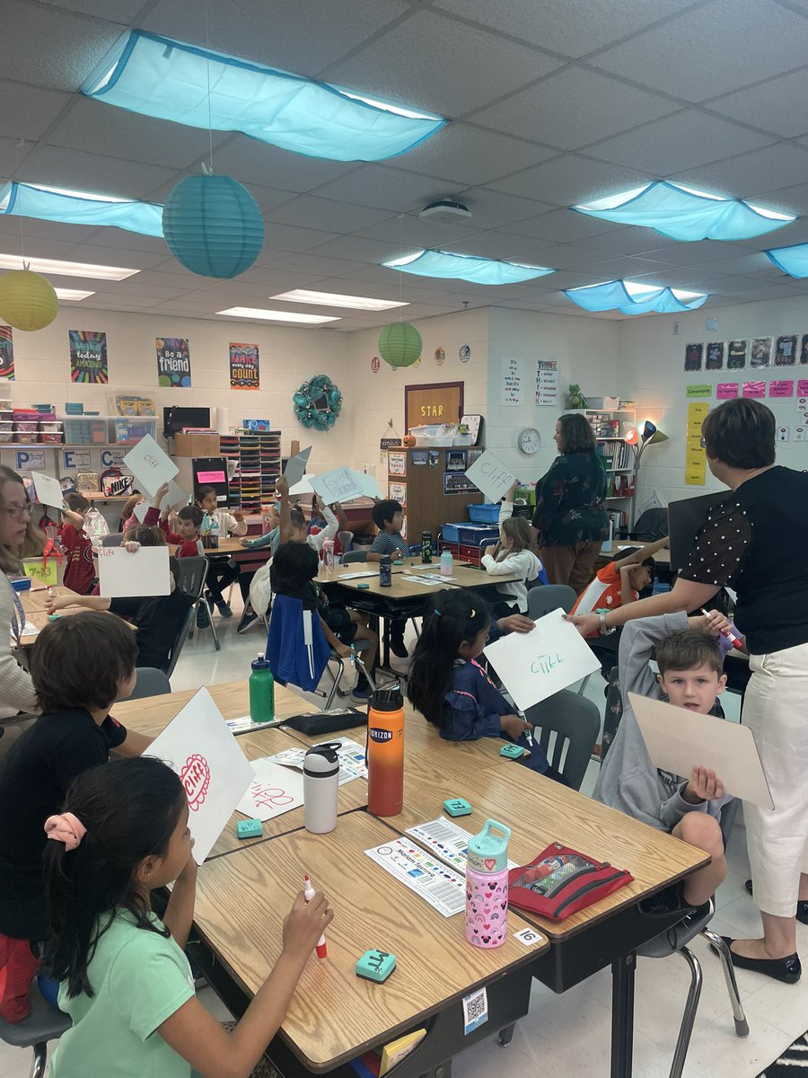 RookerGrade2's tweet photo. Mrs. Heidary came for a literacy visit focusing on progress monitoring @HorizonElem https://t.co/vG59noUzht