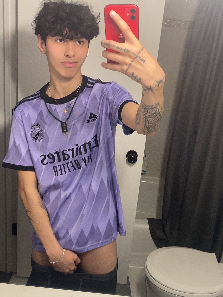 therickyflores's tweet photo. RT if I should pull it all the way down https://t.co/z3H8YnwgYS