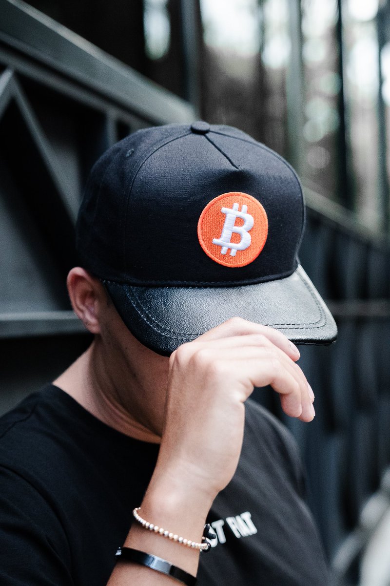 bitllon's tweet photo. Step into the world of caps with our latest collection. Explore your style today! 😎🧢

#gorras #bitcoin #crypto #criptomoedas #ropacrypto #modacripto https://t.co/lJkY8zbk2S
