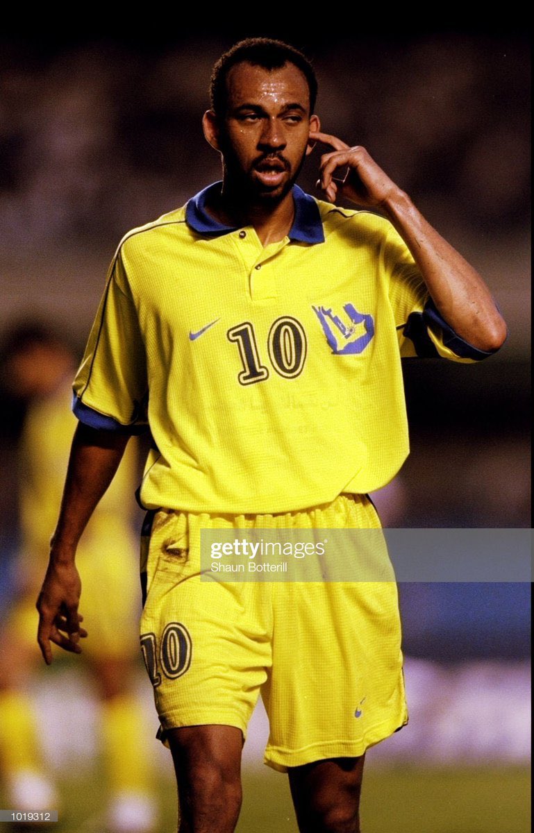 يكفيك 
محبت الناس لك 
                ياعالمي  💛💙