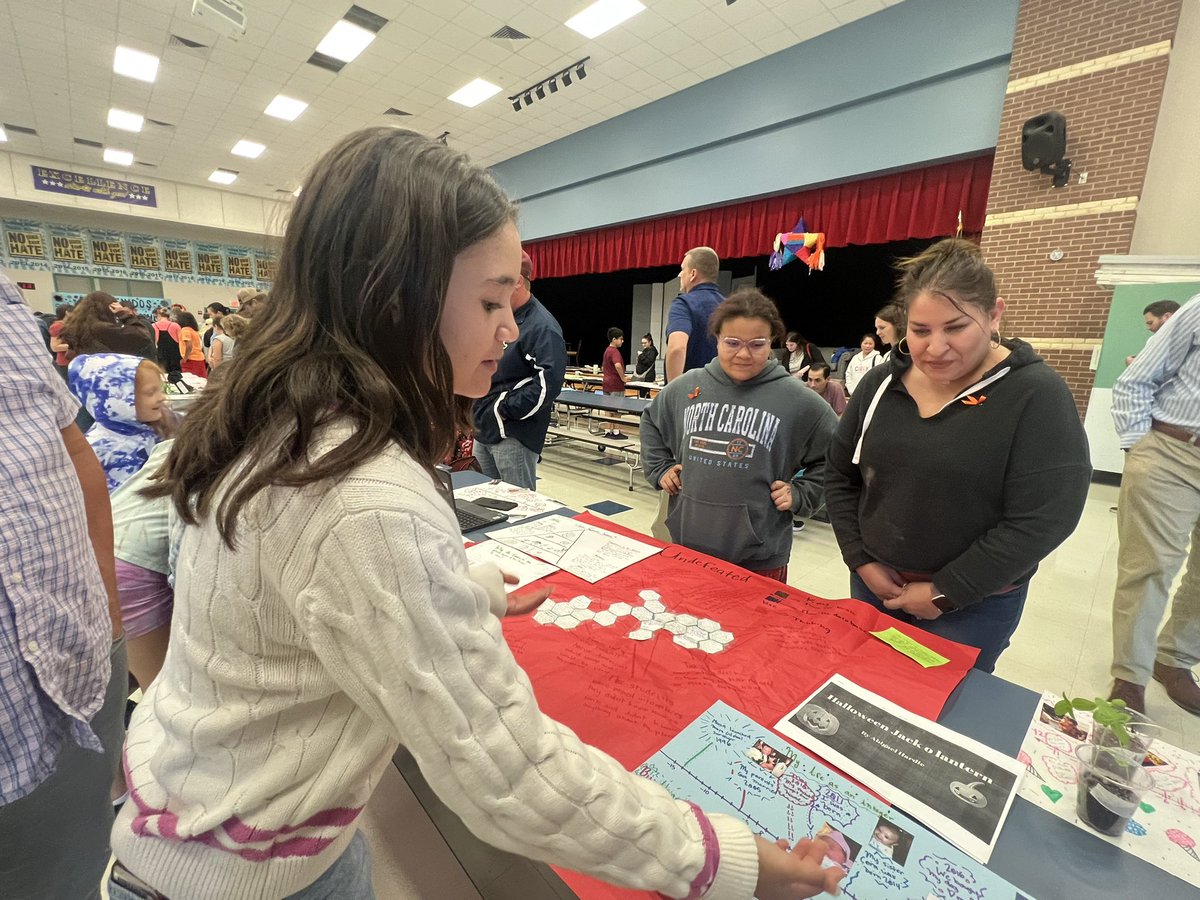 CrestinaHardie's tweet photo. Tonight @runningbrushyms 6th & 7th grade Inquiry Academy students showcased their work in a #CelebrationOfLearning 📝 This is deeper learning at its best where students are empowered to process, ask questions, be creative and show pride in what they accomplish. #NoPlaceLikeLISD https://t.co/hvxQ7JisJo