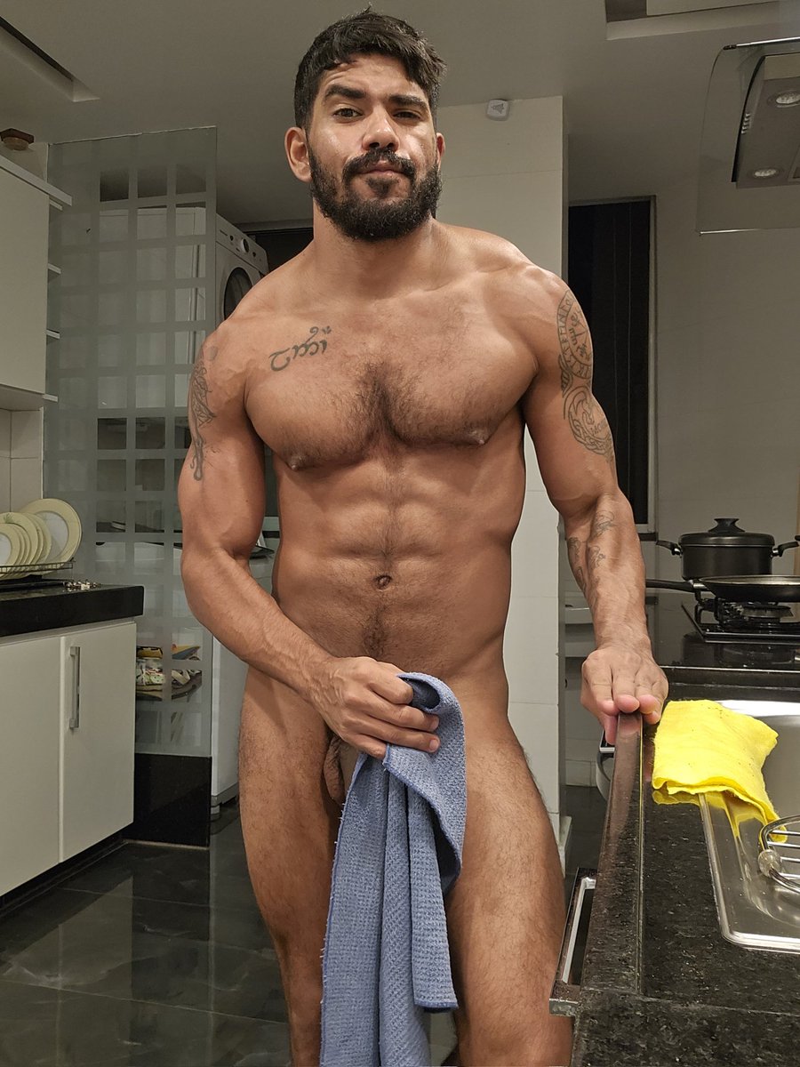 kriokrio22's tweet photo. So... I'm going to drop the towel, you bend down and pick it up, deal? https://t.co/tSSaY3M22F