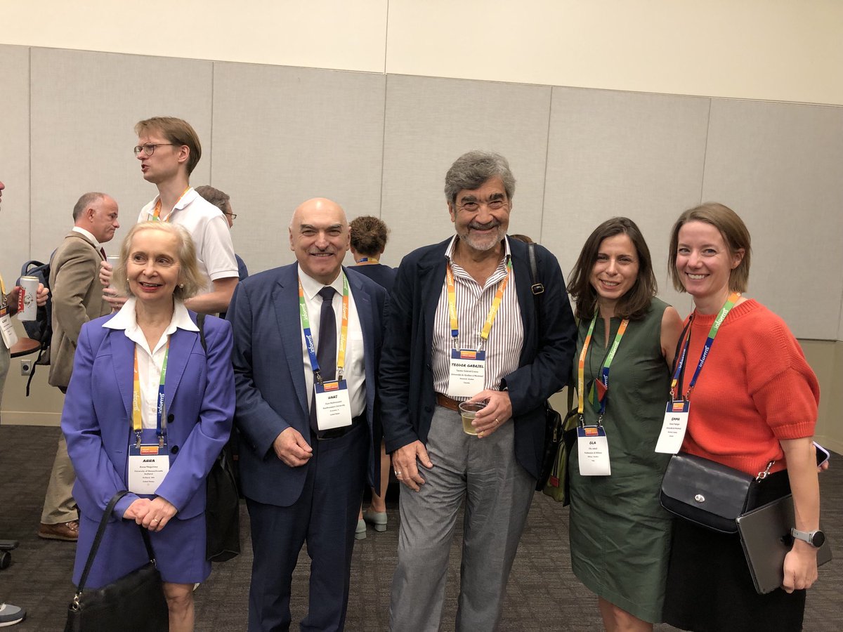 Standing with a group of #transportation #orms rockstars @tslsociety meeting @informs2023 in Phoenix!