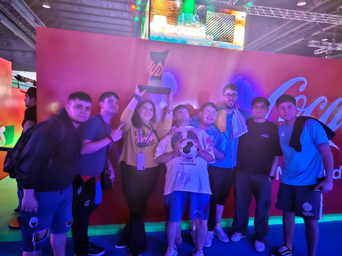 Julii_mark1's tweet image. Me tocó vivir esta AGS desde otro lado, quizá no la mejor desde el juego, pero desde afuera me llevo una experiencia inolvidable con este grupo de gente hermosa, @Pablitoh_97 te la merecias mas que nadie, y x siempre @truth_fc 🫶🏻🩵