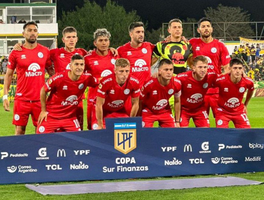 gastontr16's tweet photo. Dato curioso🧐

Por PRIMERA vez en la HISTORIA 🤯, un equipo ascendido en la última temporada es PUNTERO e INVICTO en un torneo profesional de Primera después de 9 fechas.

✅Lo consiguió #Belgrano en la Copa de la Liga 2023.

❌ NINGÚN equipo lo había logrado en 94 temporadas. https://t.co/vOg2LQvLbE
