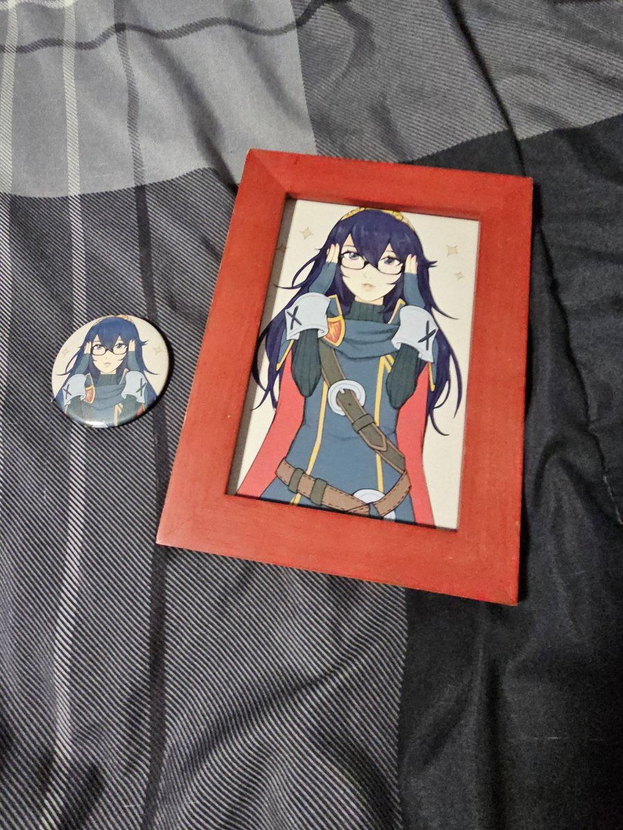 I won a giveaway from the lovely @jivke for a her new prototype shirt!! She was sweet enough to throw in some Three Houses mini prints, and even a button matching my favorite one of her prints 😭😭 Thank you so much, I love it! 💖