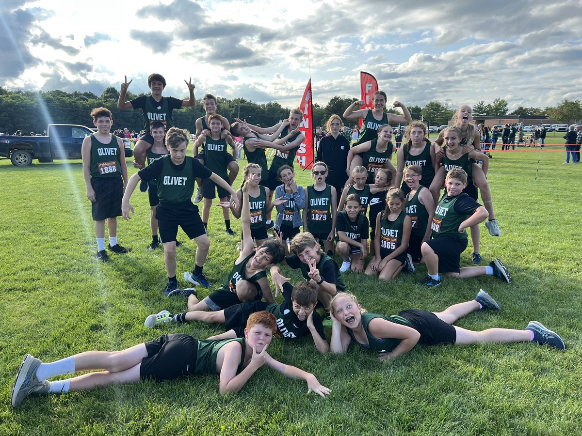 EllisBenjaminP's tweet image. What a season! While the PRs, Medals, and Trophies are great…it was the teamwork, sportsmanship and camaraderie that made this team so fun. Thanks to all the kids and their families for this awesome fall.  #OCSRocks