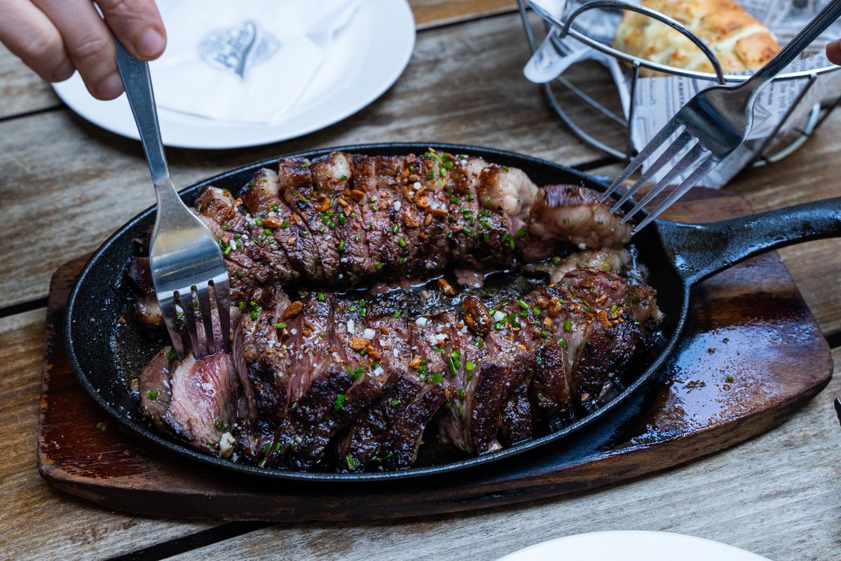 Mira estas delicias  de <a href="/Chilegast/">Chile Gastronomía</a> con “Buteco” Restaurant;  estas son nuestras #carnes. 
llevar a tu mesa y preparar a tu gusto. 
¡Gracias Amigos! #cocina #premium #gastronomía  #vacuno #chef #restaurant