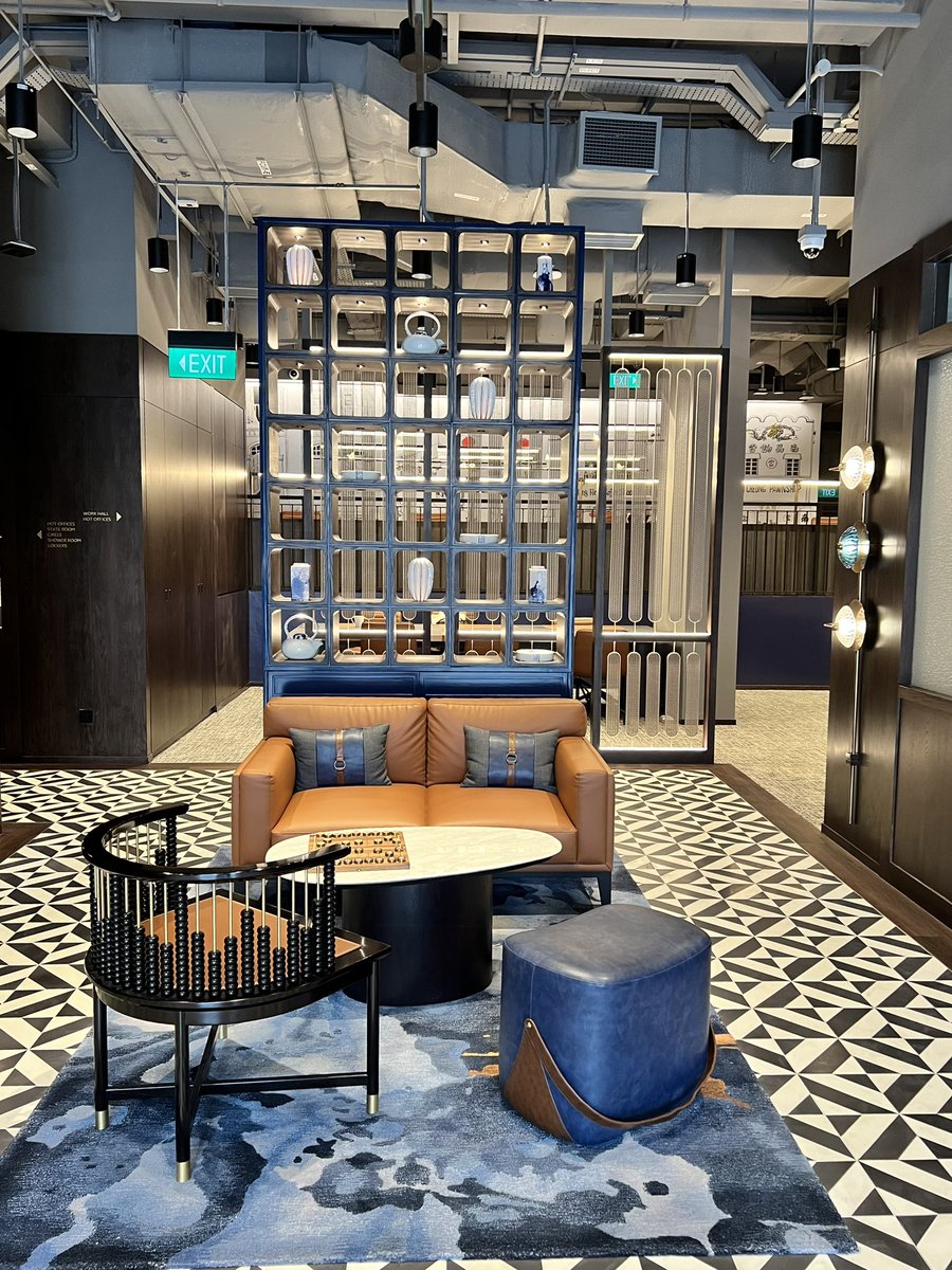 チャイナタウンのコワーキングスペース、めっちゃカッコいい。
ルーフトップバーも良き。