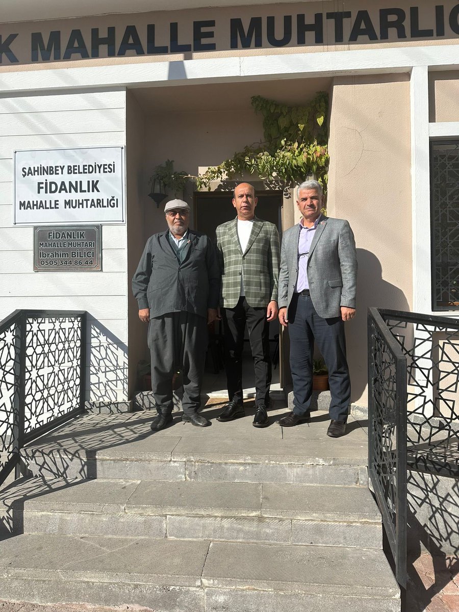 📍Fidanlık Muhtarlığındayız.

Yeni güne Fidanlık mahalle muhtarlarımızın hoş sohbeti ile başladık. Gerciğin Mahalle muhtarımızda süpriz yapınca sohbet koyulaştı.
İyiki varlar.

Mahallelerimizin sorunlarını dinleyip notlarımızı aldık. 

Sorunların tespiti ve çözüm önerilerimizle