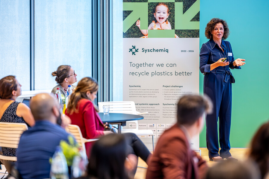 In this video interview project coordinator Lia Voermans looks back at the first Syschemiq year. “What we see is a vivid community, challenging each other and collaborating energetically on milestones and deliverables.”
👉hubs.la/Q025sC9t0