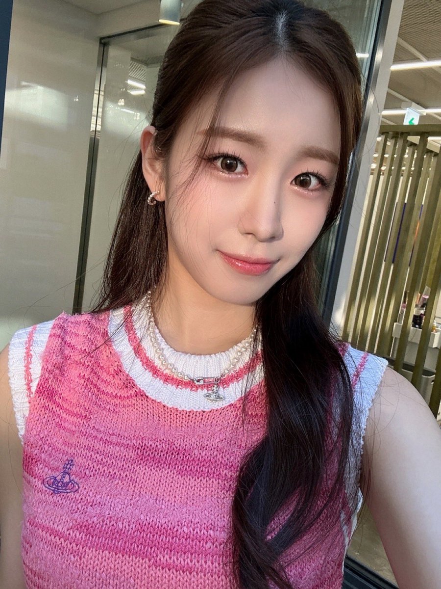 WOOAH_HM's tweet photo. [#우연]
반묶음 오랜만✨🎀

#wooah #우아 #WOOYEON https://t.co/hisYiVrYd7