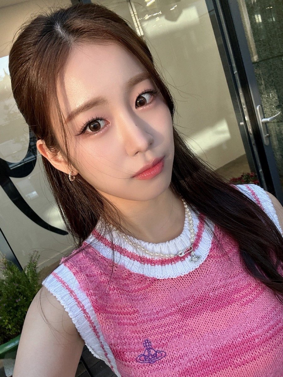 WOOAH_HM's tweet photo. [#우연]
반묶음 오랜만✨🎀

#wooah #우아 #WOOYEON https://t.co/hisYiVrYd7