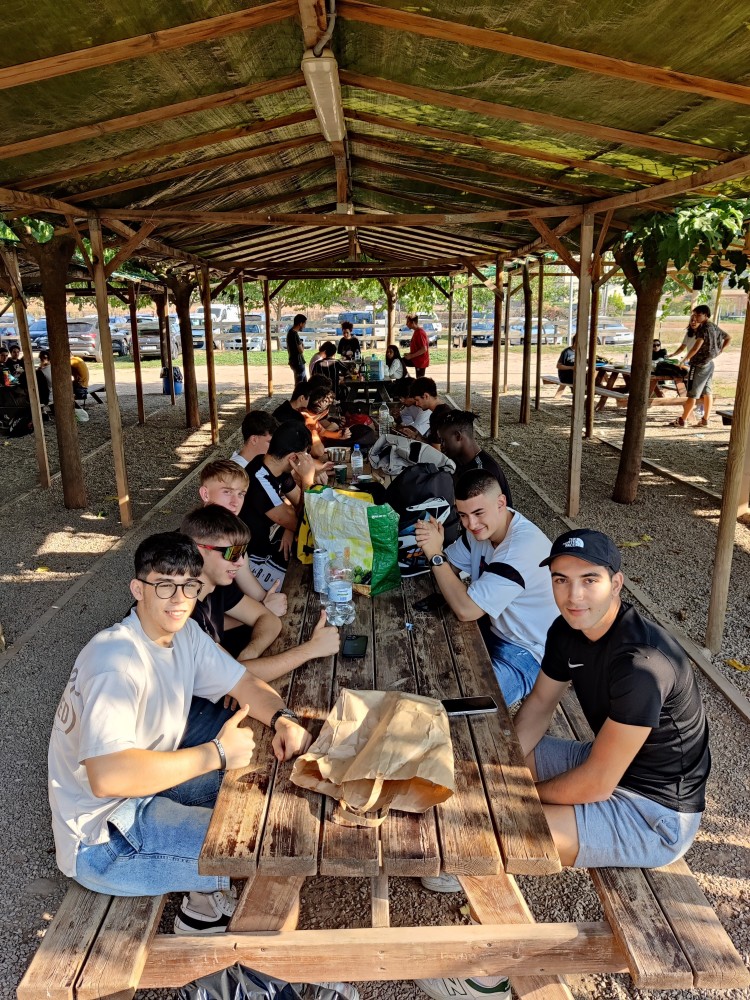 Fa uns dies vam organitzar una sortida de convivència amb alumnes dels diferents cicles d'informàtica (SMX, DAW i ASIX), on vam poder compartir una bona estona distesa i idònia per a conèixer-nos més entre tots i totes. Més informació: agora.xtec.cat/inslacetania/p…