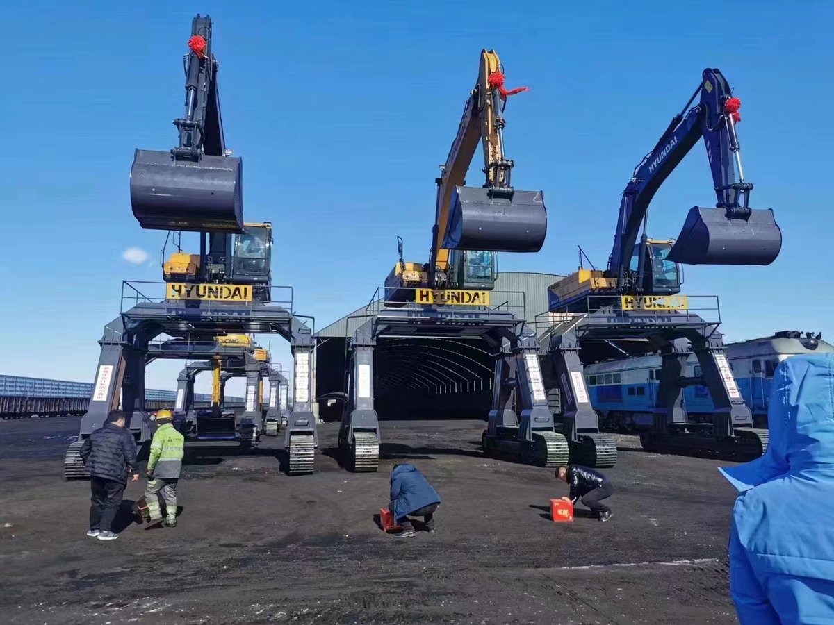 WynnWuu's tweet photo. #Hyundai excavators #excavators #consttruction machines #hyundai
Specially designed excavators meet your various needs. 📷
Contact me now 📷📷📷
Whatsapp:+86-15243560899
Email:wynn@sinomada.com https://t.co/k4pMjTE8Dp