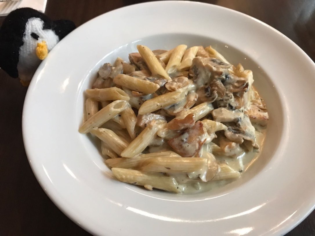 Peter the Penguin 🐧 is ready to tuck into his giant plate of pasta for #NationalPastaDay 🍝

Catch up on past #stories here: outwithanimals.wordpress.com
-
#charity #children #story #storytime #storytelling #childrensstory #childrenscharity #outwithanimals #volunteer