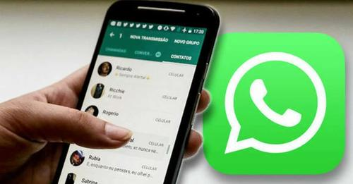AppleExplorers's tweet photo. WhatsApp Is Introducing New Menu To Switch Between Audio and Video Message Mode #WhatsApp #VideoMessage #AudioMessages https://t.co/qENBM4TnOB https://t.co/1pAeJuNUjr