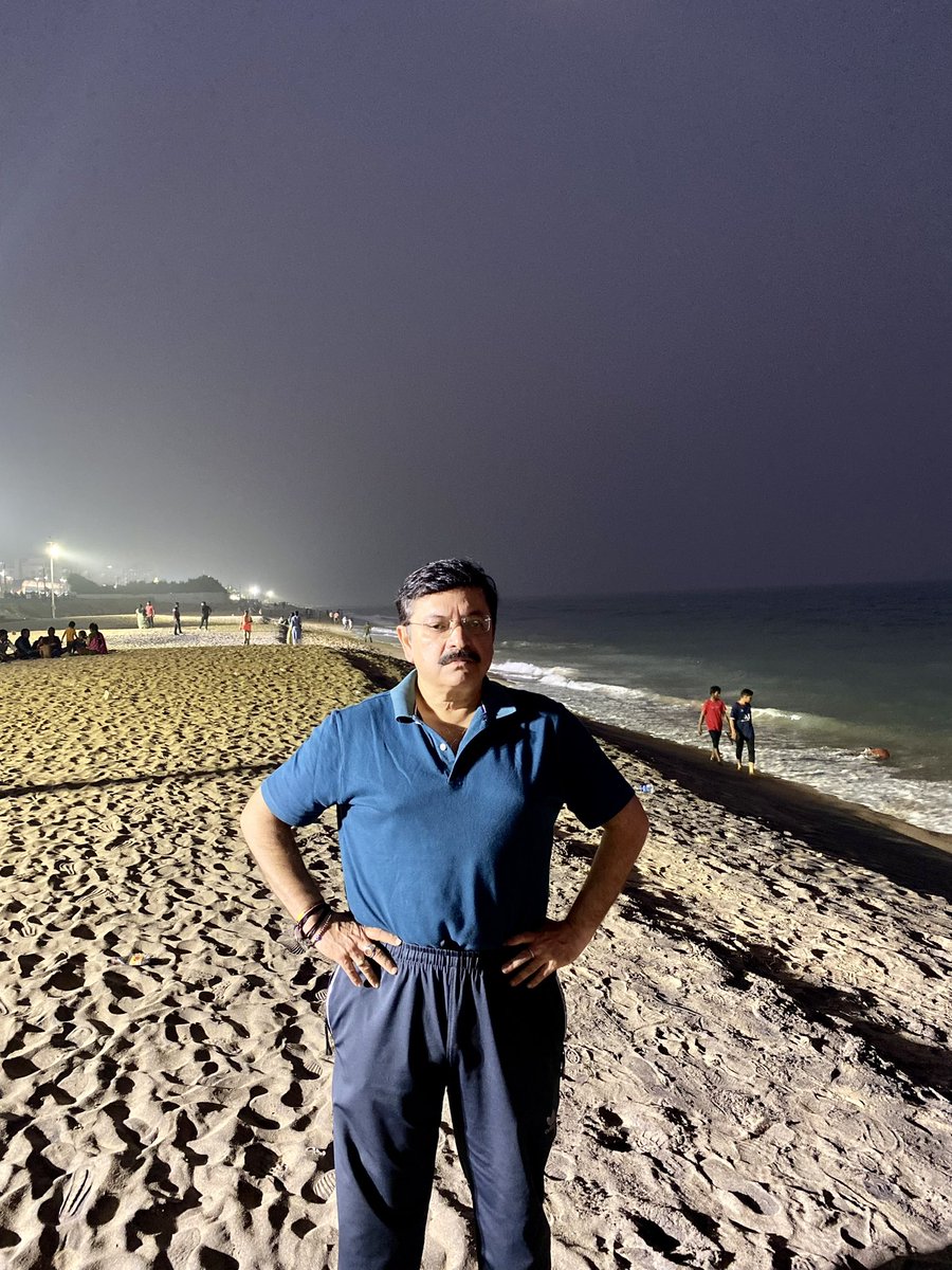 varunkapoor170's tweet photo. At The beautiful sandy and windy Ramakrishna Beach with the feisty Bay of Bengal lashing at its shores, this is a must visit place!
@ Vishakhapatnam AP
#MyTravels
#MyIndia
#AmazingAP
#VitalVizag
#varunkapoorips https://t.co/CzN7xNTZW7
