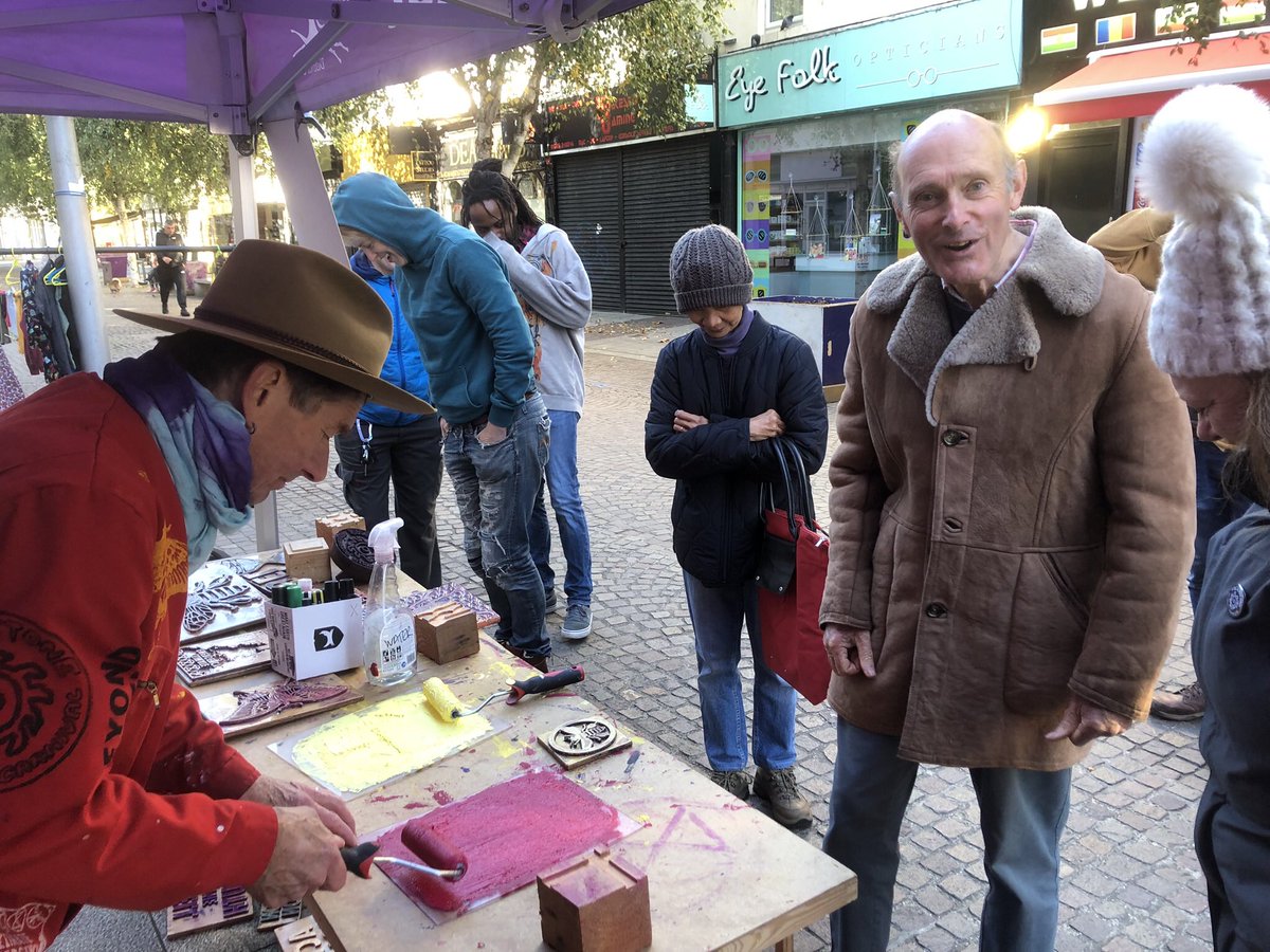 A fun (but v chilly) Folkestone Climate Carnival event at the Vegan Vibes market on Sunday with the brilliant print crew from <a href="/XRCanterbury/">Extinction Rebellion Canterbury</a> - lots of upcycled T-shirts and some great chats with passers-by. Thanks to Restock Kent and The Vegan Habit for refuelling us💚