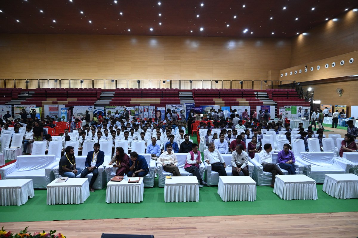 स्टार्टअप संवाद 2.0 Startup-Investor Exp and Startup Conclave 2023 organized by @InnovationHubUP @AKTU_Lucknow in association with @UPStartuppolicy @ssipgujarat @ihubgujarat on National #innovationday 

@ChiefSecyUP @74_alok @nehajainias