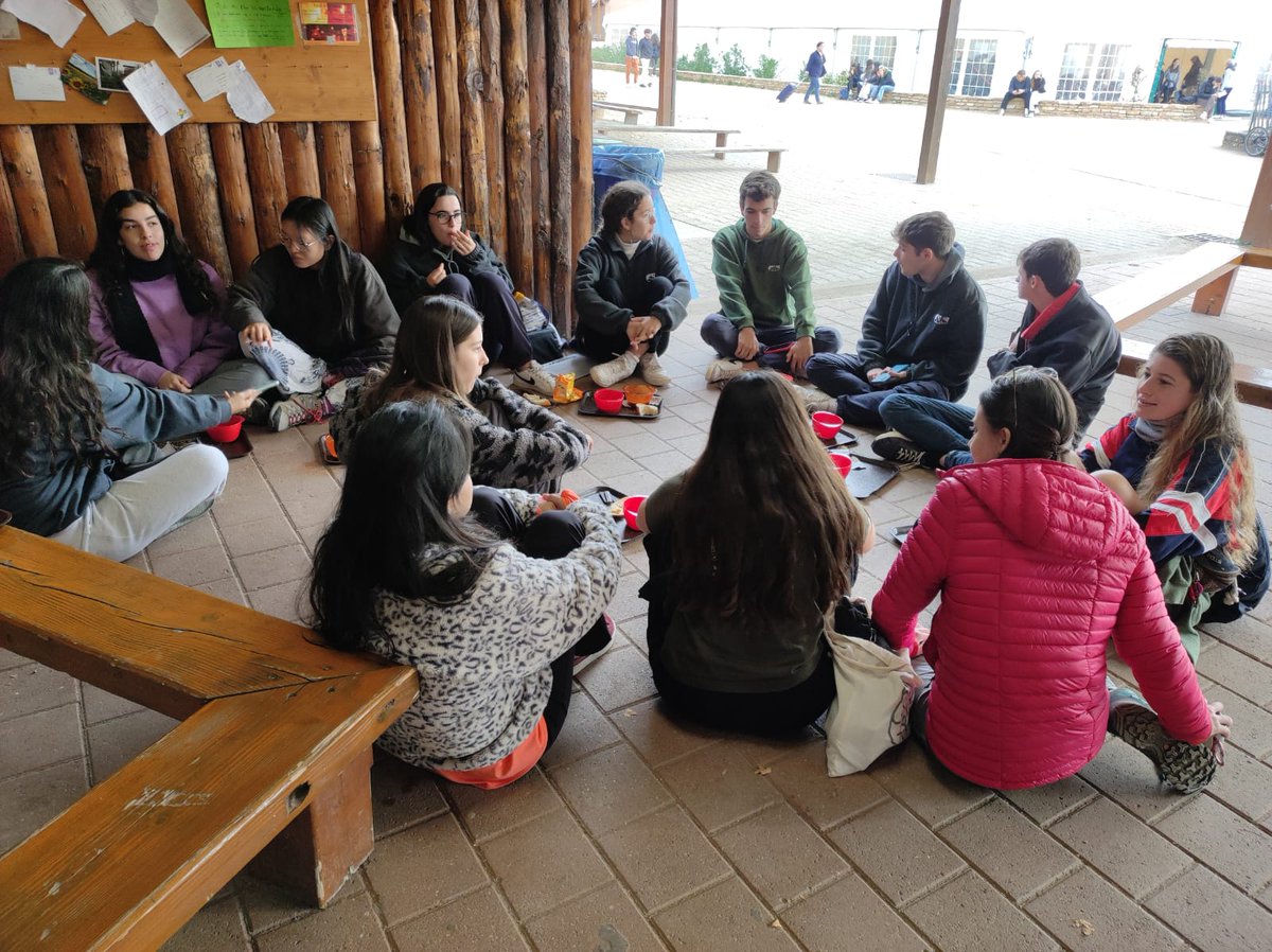 Més d'una quarantena de persones vinculades als <a href="/esplaisMCECC/">Moviment de Centres d'Esplai Cristians Catalans</a> de la <a href="/Fundperetarres/">Fundació Pere Tarrés</a> i a la #FacultatPereTarrés han viatjat del 12 al 15 d'octubre a la comunitat monàstica cristiana de #Taizé per treballar i compartir el transcendent.