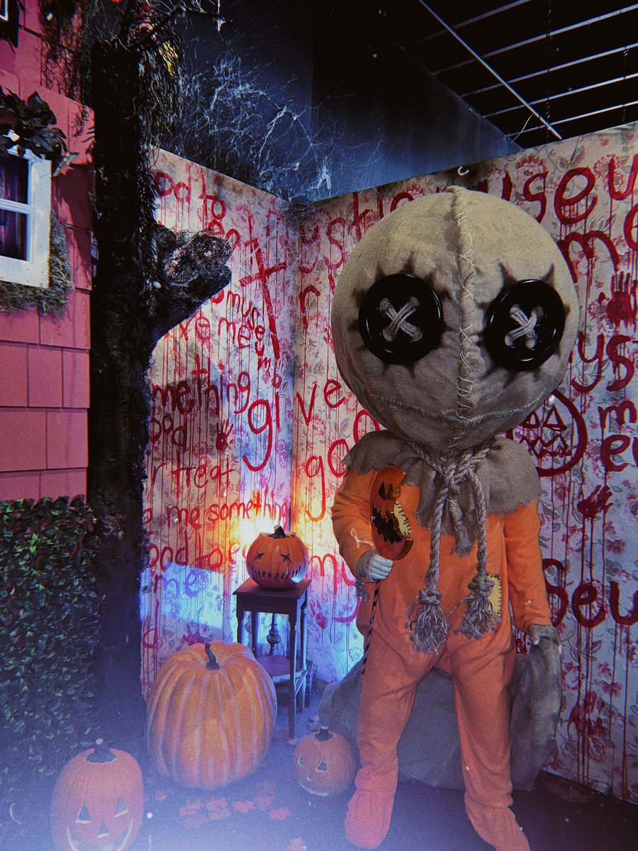 Georgie_Jessica's tweet photo. A fun day of horror https://t.co/S96xPB20Jf
