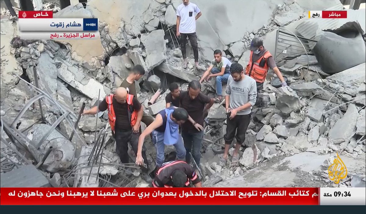 مجزرة اليوم في خان يونس شاهد فصيح على إسقاط جميع القيم الأخلاقية عند المحتل والسياسة الداعمة له، وما بات يتغنى به الغربيون من معاني الإنسانية في تقييمهم للحرب بين روسيا وأوكرانيا أنما هو  خداع وقناع .. 
إن المسلمين  يمشون في غابة لا يجد المفترس فيها أي إحساس بالألم وهو يلتهم